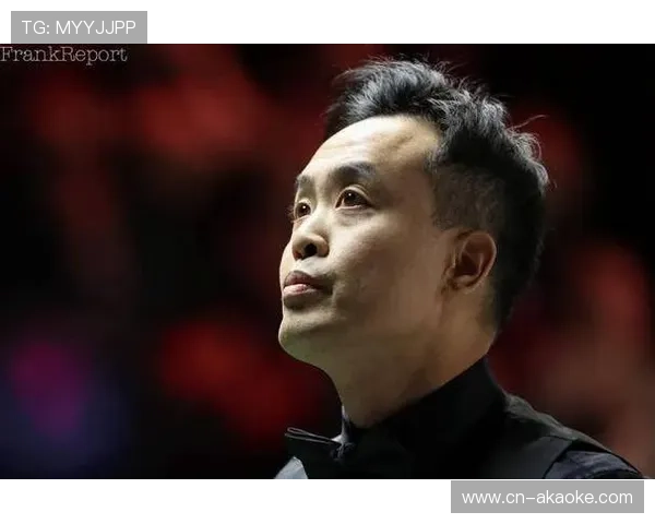 比赛间隙：傅家俊与吴安仪场下交流瞬间