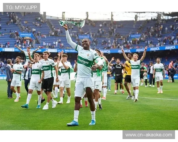 埃尔切主帅萨拉比亚停赛缺席指挥，赛后解析球队战术部署与得失